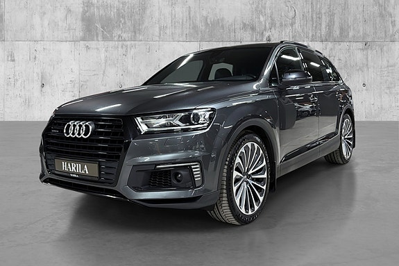 Audi Q7 2 of 24
