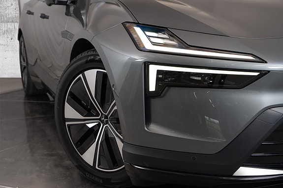 Polestar 4 3 of 30