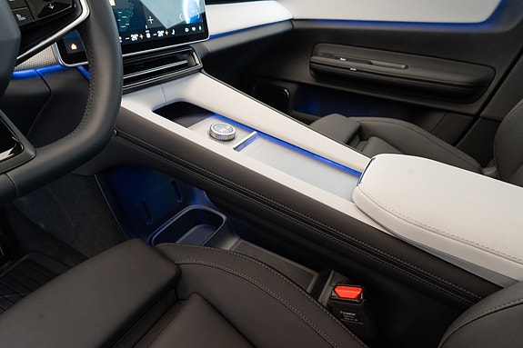 Polestar 4 18 of 30