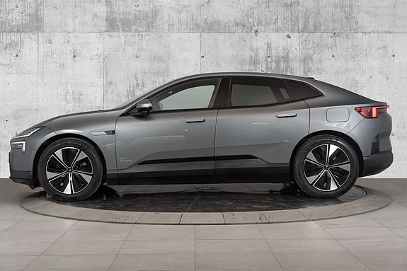 Polestar 4 9 of 30
