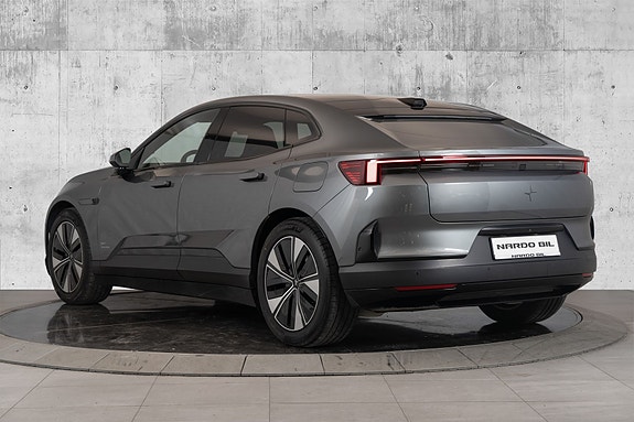 Polestar 4 10 of 30