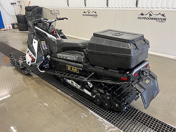 Polaris 650 Titan SP, Demo selges, boks bak, Elektrisk start, Bredbelte, Høy-Lavgir/Revers, krok 7 of 24