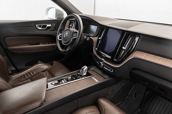 Volvo XC60 25 of 30