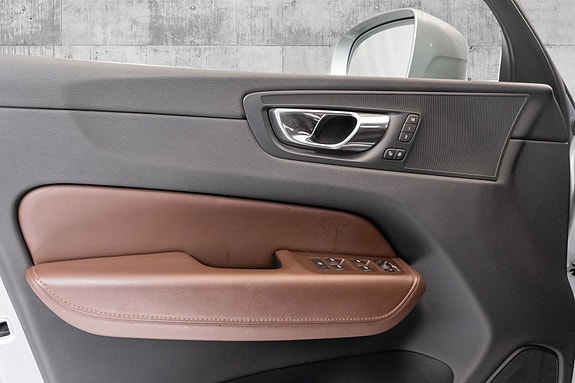 Volvo XC60 15 of 30