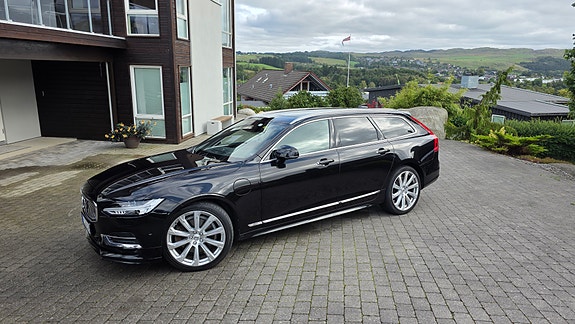 Volvo V90 2 of 30