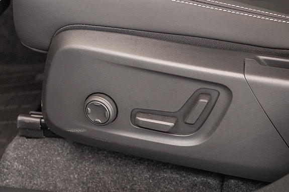 Volvo EX40 15 of 30