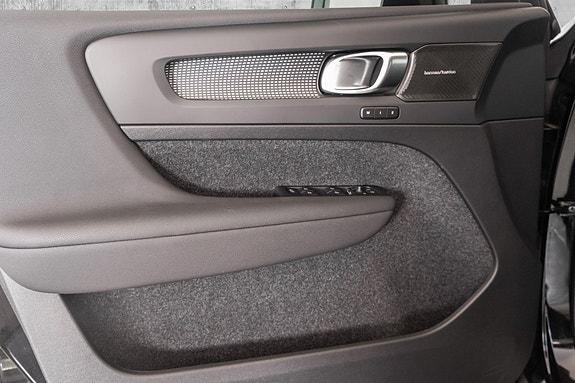 Volvo EX40 16 of 30
