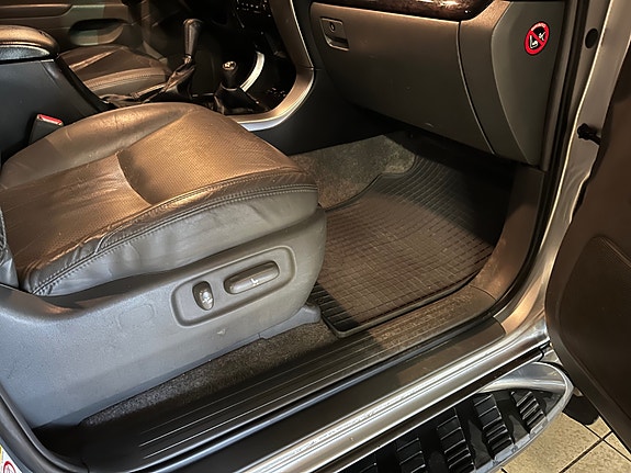 Toyota Land Cruiser 27 of 30