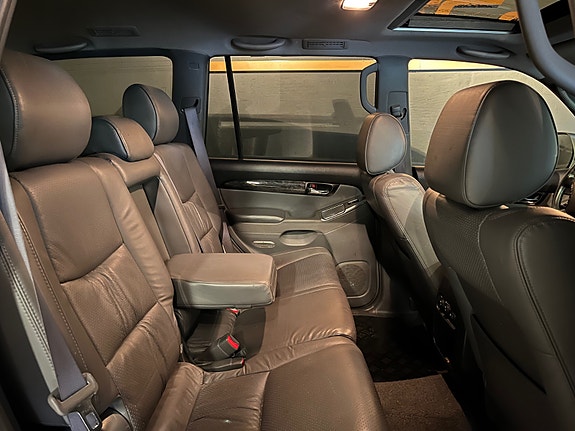 Toyota Land Cruiser 30 of 30