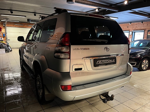 Toyota Land Cruiser 13 of 30