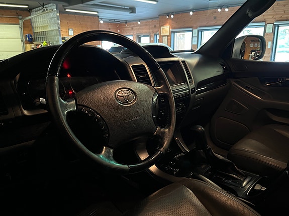 Toyota Land Cruiser 18 of 30