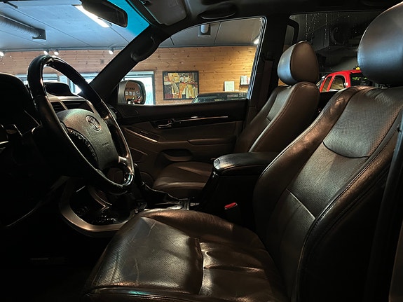 Toyota Land Cruiser 19 of 30