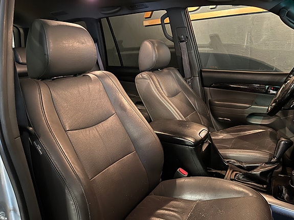 Toyota Land Cruiser 26 of 30