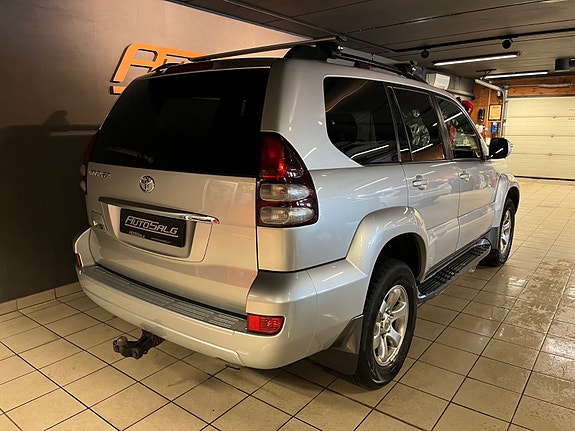 Toyota Land Cruiser 10 of 30