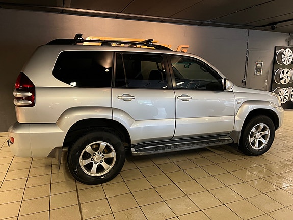 Toyota Land Cruiser 9 of 30
