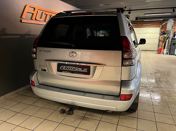 Toyota Land Cruiser 11 of 30