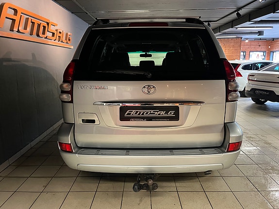 Toyota Land Cruiser 12 of 30