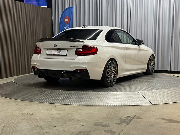 BMW M235i 16 of 30