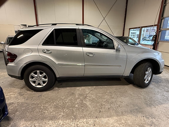 Mercedes-Benz ML320 13 of 30
