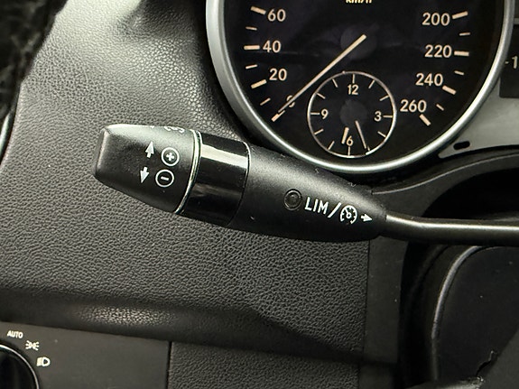 Mercedes-Benz ML320 18 of 30