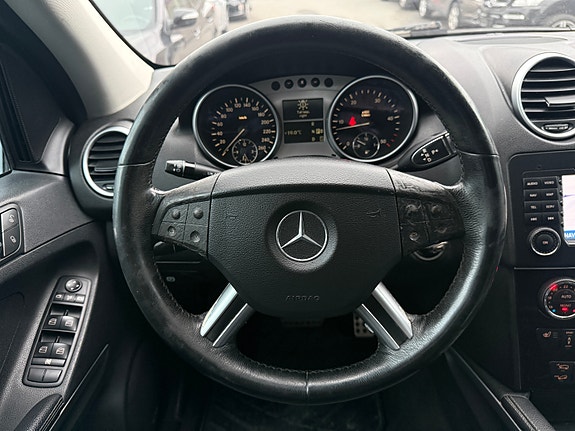 Mercedes-Benz ML320 17 of 30