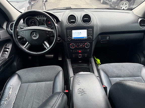 Mercedes-Benz ML320 14 of 30