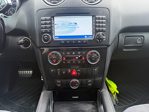 Mercedes-Benz ML320 15 of 30