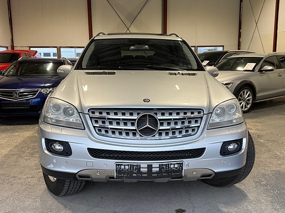 Mercedes-Benz ML320 4 of 30