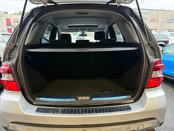 Mercedes-Benz ML320 30 of 30