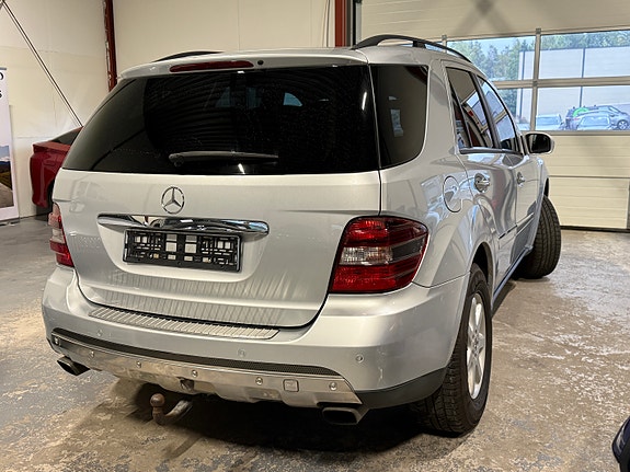 Mercedes-Benz ML320 12 of 30