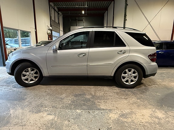 Mercedes-Benz ML320 7 of 30
