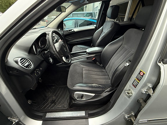 Mercedes-Benz ML320 23 of 30