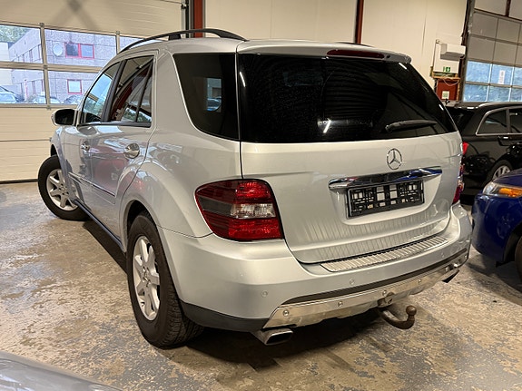Mercedes-Benz ML320 9 of 30