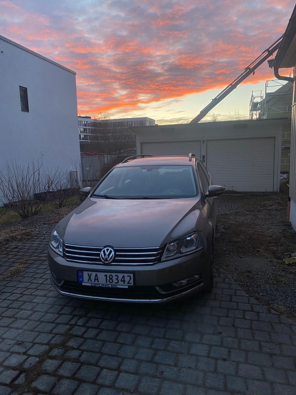 Volkswagen Passat 2 of 8