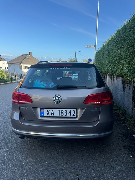 Volkswagen Passat 4 of 8