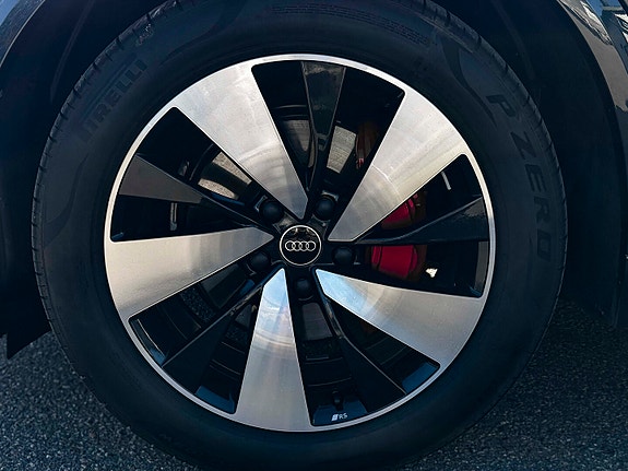 Audi Q6 e-tron 7 of 27