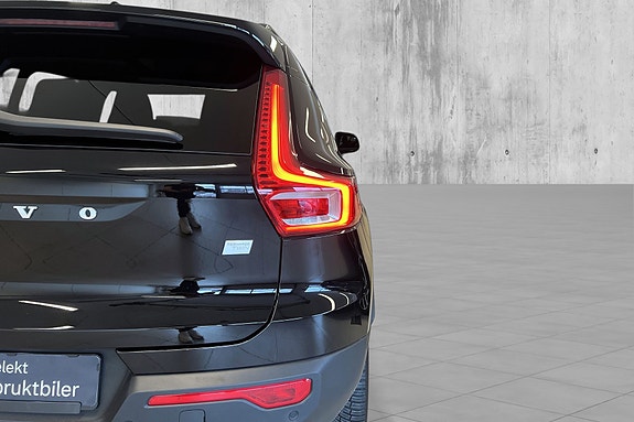 Volvo XC40 8 of 28