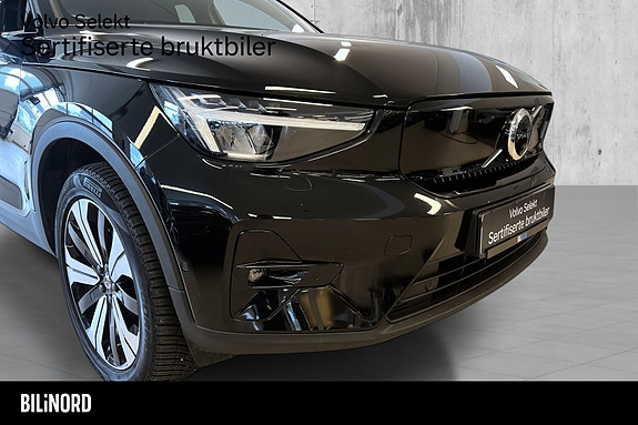 Volvo XC40 3 of 28