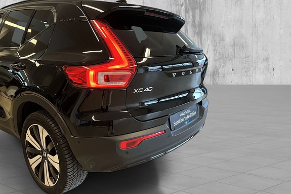 Volvo XC40 7 of 28