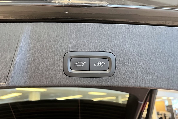 Volvo XC40 28 of 28