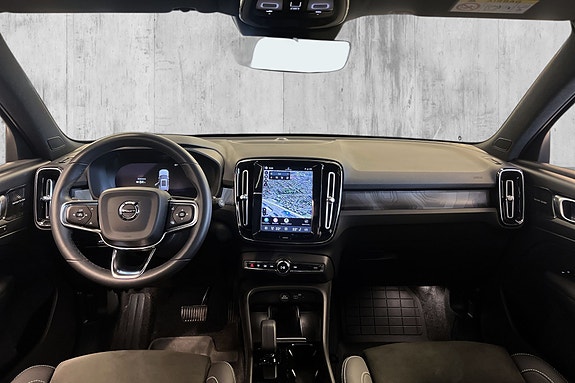 Volvo XC40 11 of 28