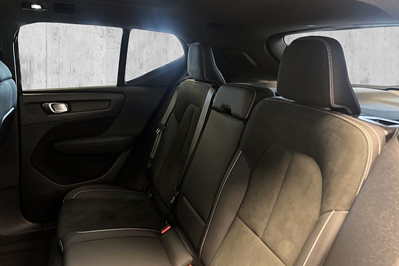 Volvo XC40 23 of 28