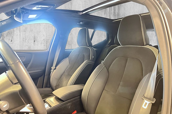 Volvo XC40 20 of 28