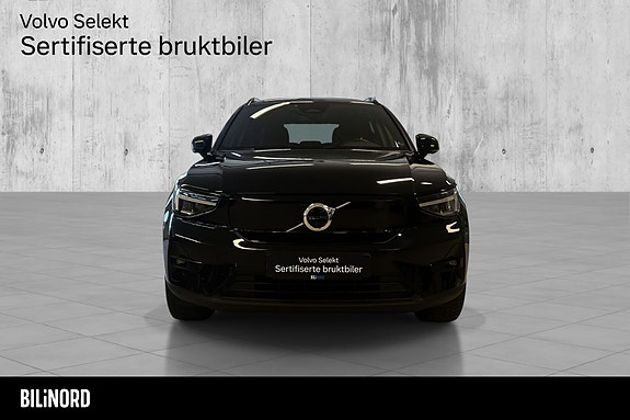 Volvo XC40 2 of 28