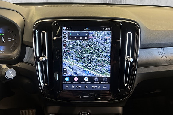 Volvo XC40 17 of 28