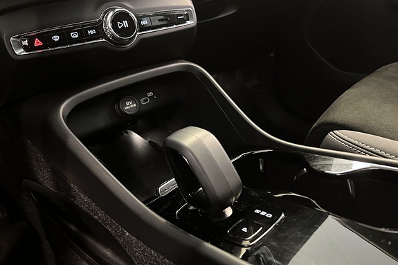 Volvo XC40 15 of 28