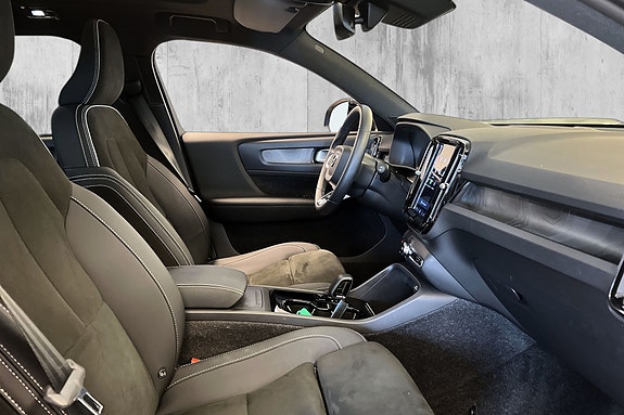 Volvo XC40 24 of 28