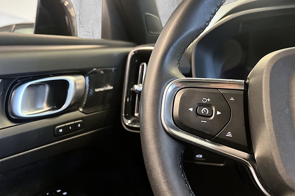 Volvo XC40 13 of 28