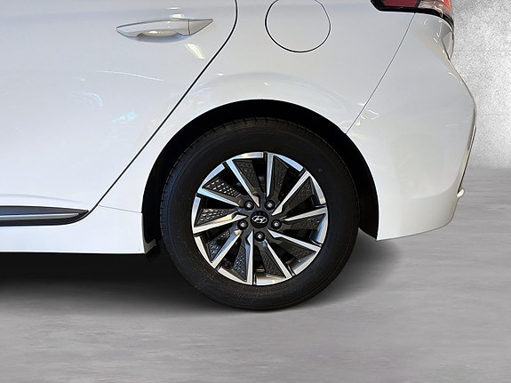 Hyundai IONIQ 8 of 20