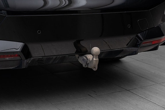 BMW iX 4 of 29